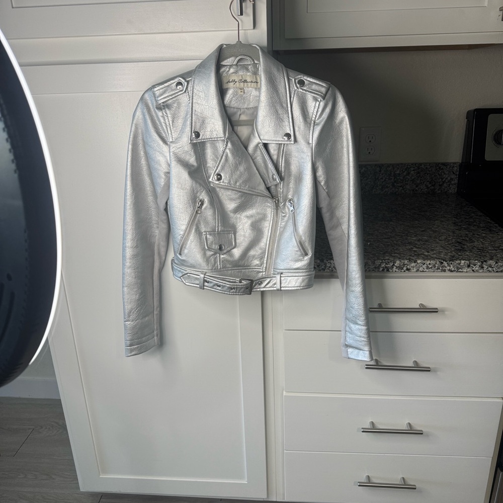 Stylish Silver Leather Moto Jacket for Women